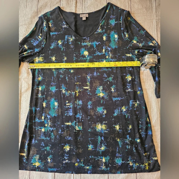 J. Jill Wearever Collection Size Large Abstract V-neck 3/4 Sleeve Top Stretchy - Picture 5 of 6